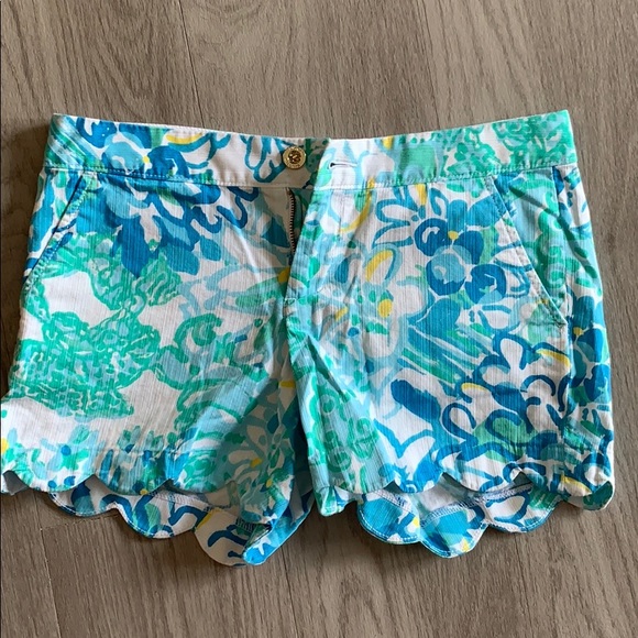 Lilly Pulitzer Buttercup Scalloped Shorts - Picture 2 of 7